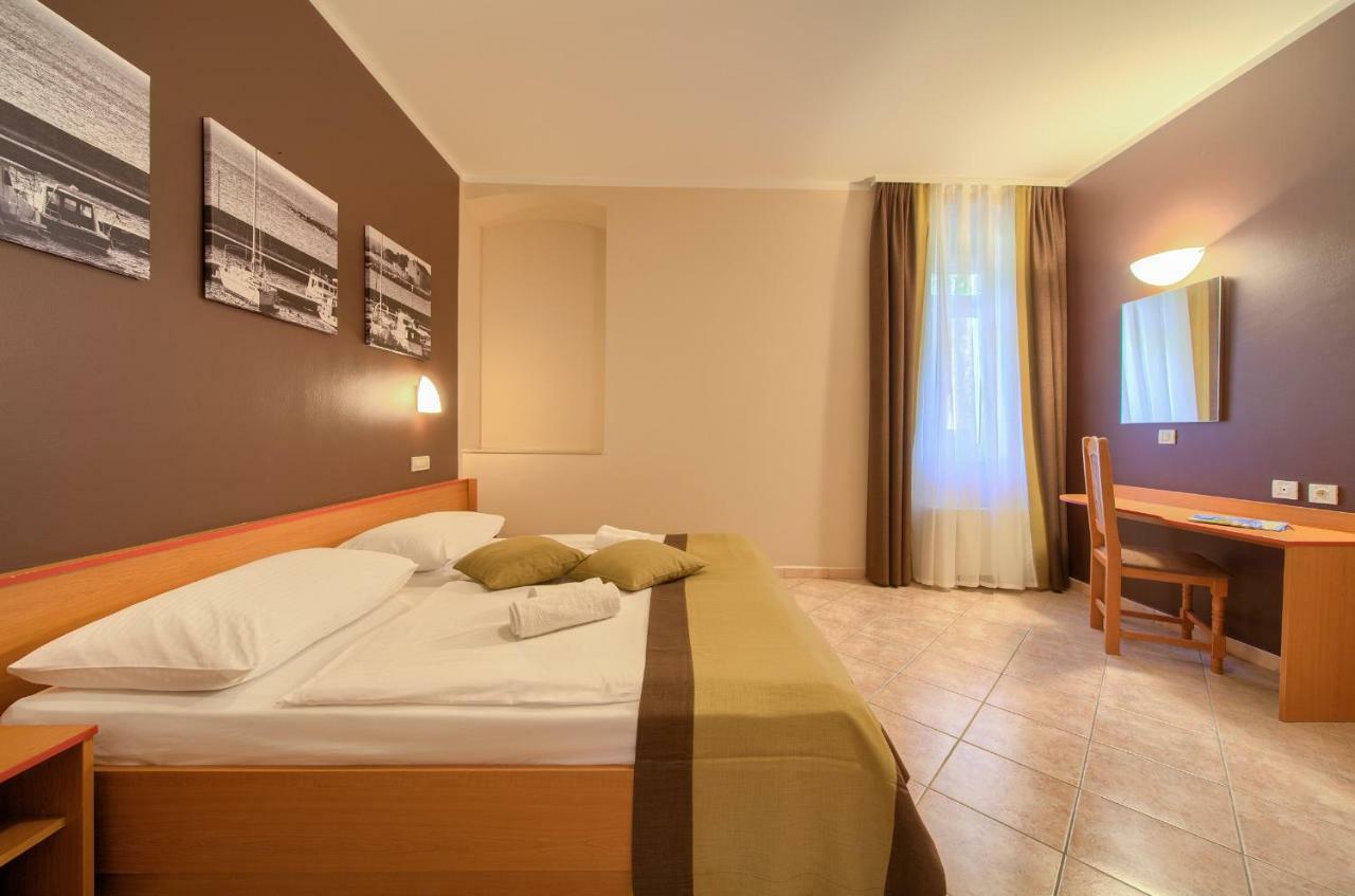 Villa Tamaris - Hotel Resort Drazica Krk Town Extérieur photo